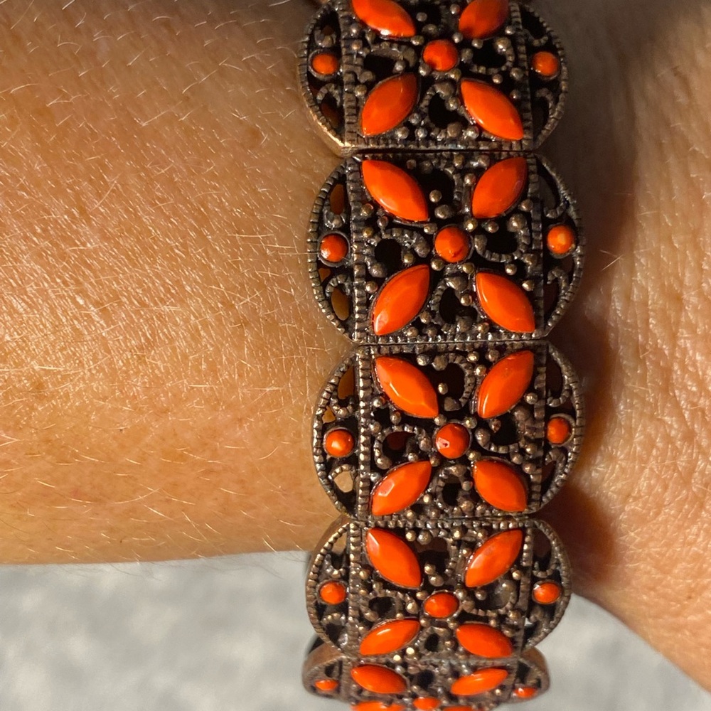 Beautiful Vintage red stone bracelet.